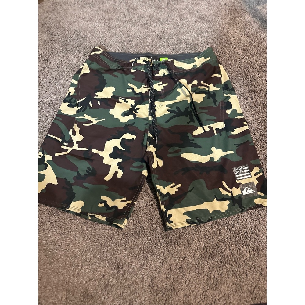 Quiksilver board shorts 29